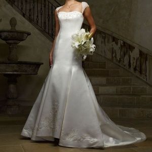 BRAND NEW BEAUTIFUL CASABLANCA TUSCAN WEDDING GOWN